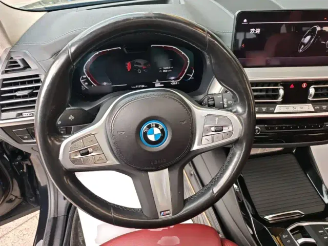 BMW iX3 — Фото автомобиля 10