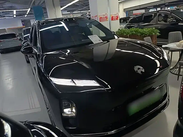 NIO NIO ES8 2025 Base Model — Фото автомобиля 3