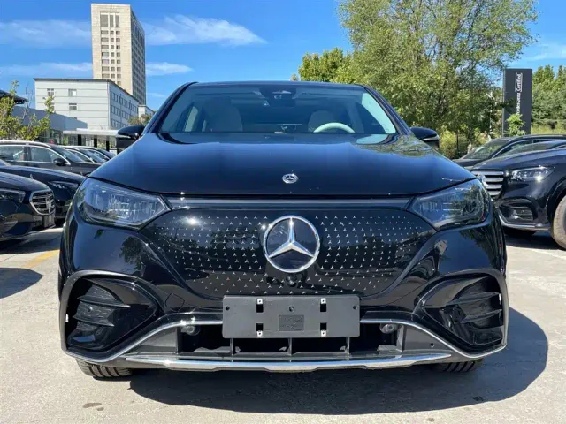 Mercedes-Benz EQE SUV — Фото автомобиля 2
