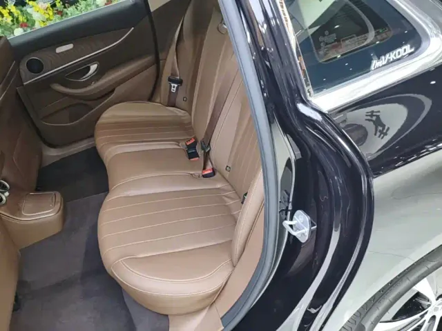 Mercedes-Benz E-Class — Фото автомобиля 16