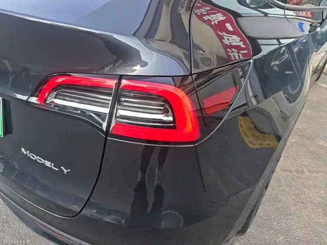 Tesla Model Y — Фото автомобиля 7