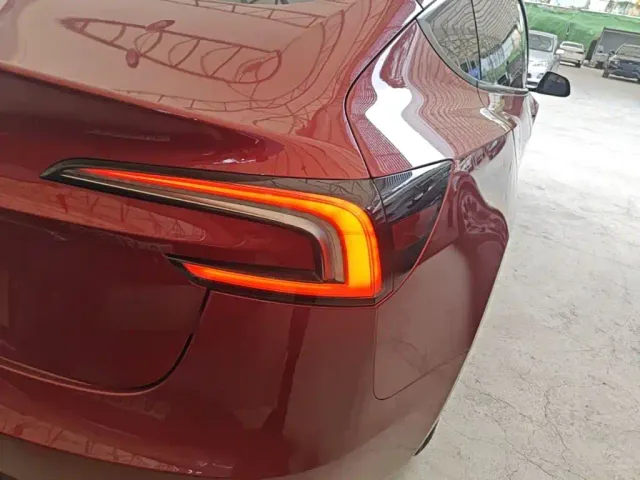 Tesla Model 3 — Фото автомобиля 7