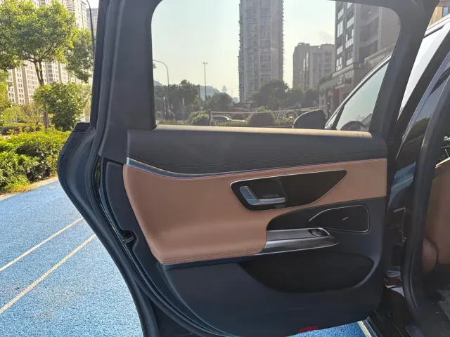 Mercedes-Benz E-Class — Фото автомобиля 13