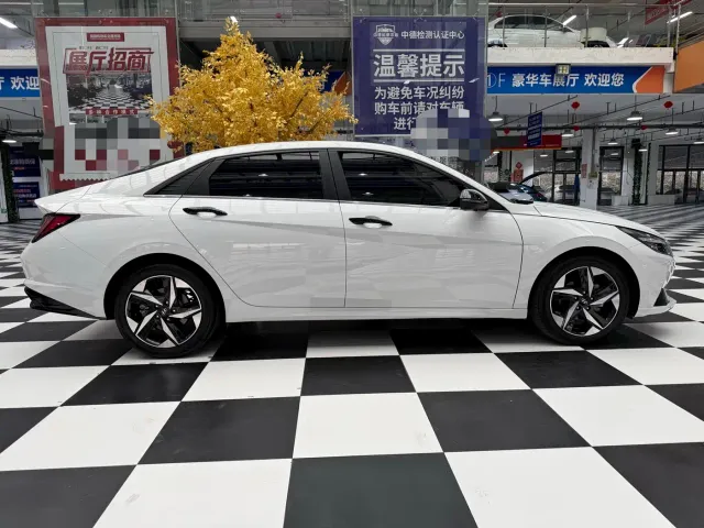 Hyundai Elantra — Фото автомобиля 9