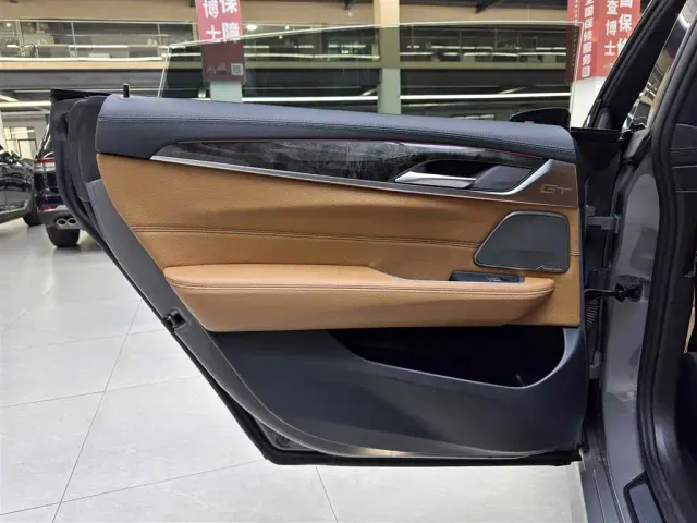 BMW 6 Series Gran Turismo — Фото автомобиля 13