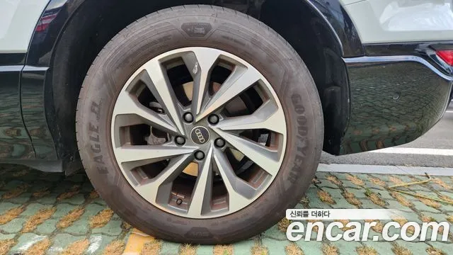 Audi Q6 e-tron — Фото автомобиля 14