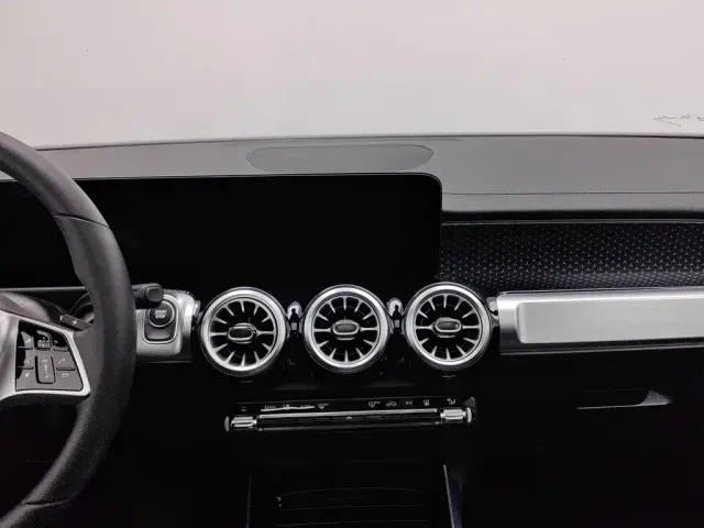 Mercedes-Benz EQB — Фото автомобиля 12