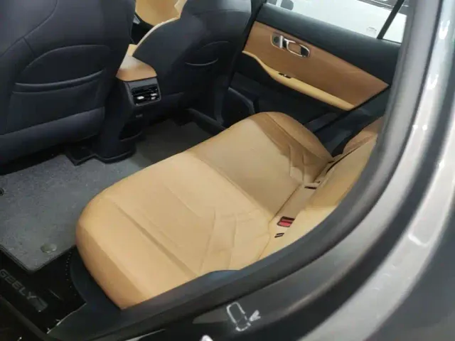 Geely Galaxy Starship 7 EM-i — Фото автомобиля 16