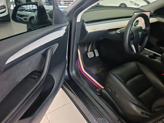 Tesla Model Y — Фото автомобиля 15