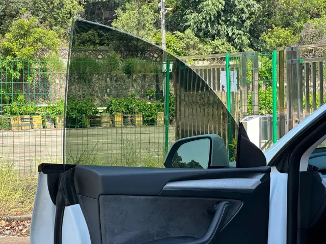Tesla Model Y — Фото автомобиля 11