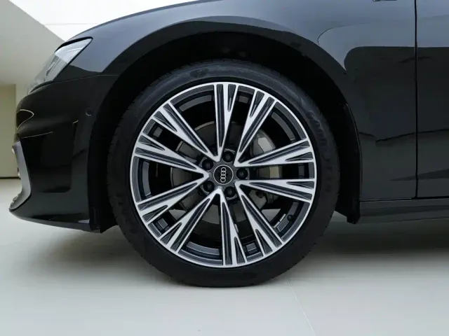 Audi A6L — Фото автомобиля 12