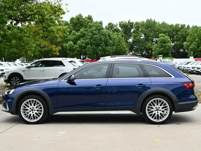 Audi A4 — Фото автомобиля 2
