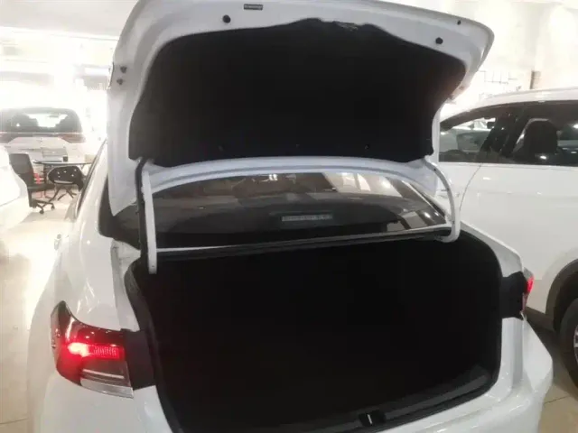 Toyota Corolla — Фото автомобиля 18