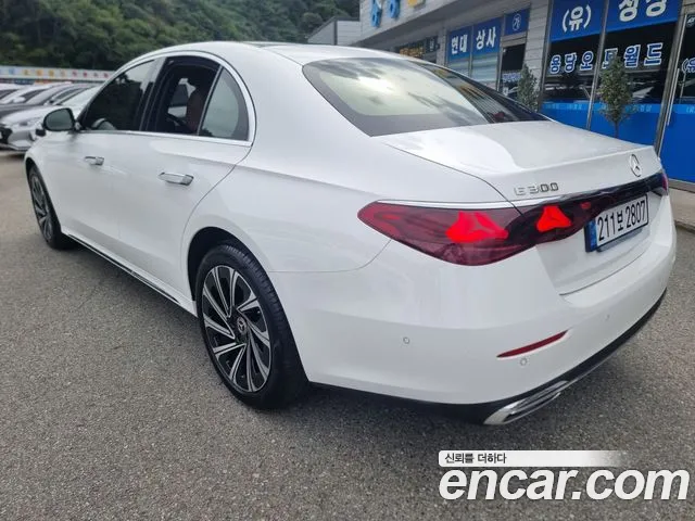 Mercedes-Benz E-Class — Фото автомобиля 7