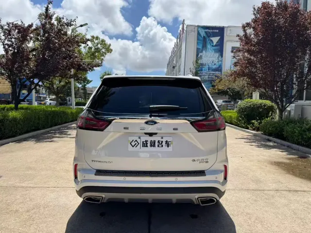 Ford Edge — Фото автомобиля 13