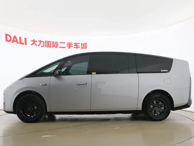 Li Auto MEGA — Фото автомобиля 5