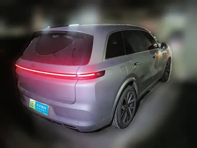 Li Auto L8 — Фото автомобиля 2