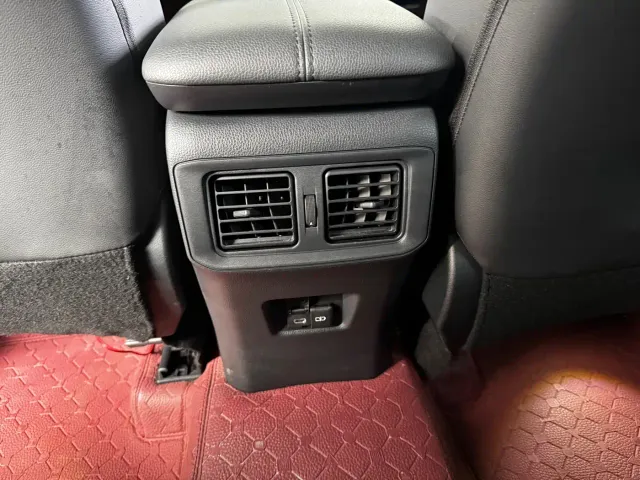 Toyota RAV4 — Фото автомобиля 15