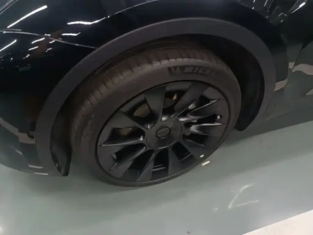 Tesla Model Y — Фото автомобиля 22