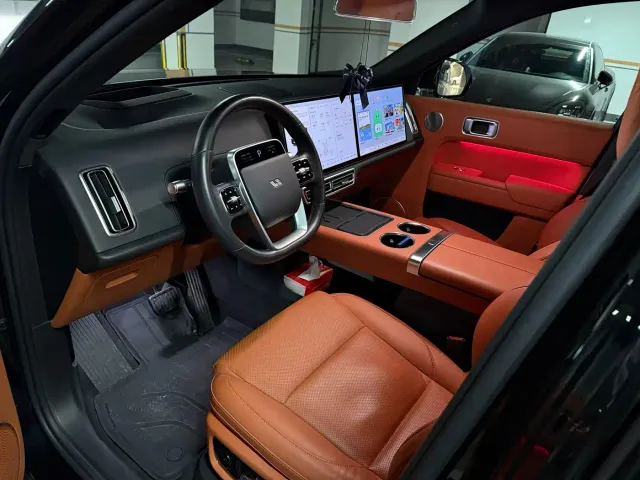 Li Auto L8 — Фото автомобиля 2