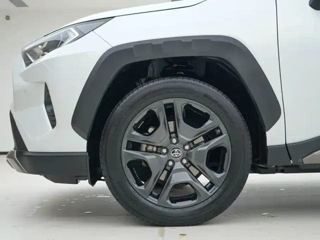Toyota RAV4 — Фото автомобиля 13