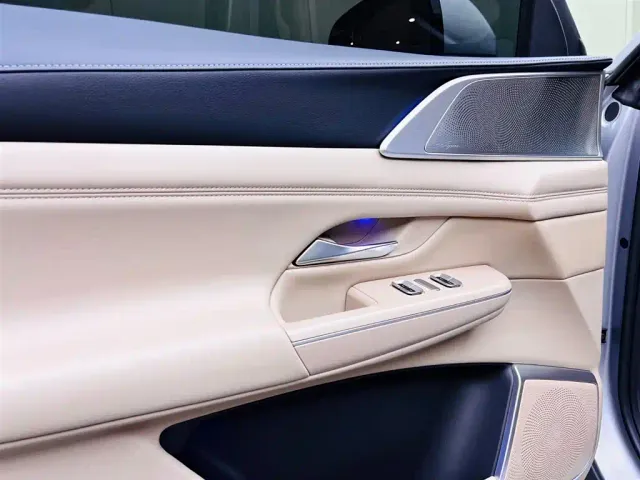 Xpeng G9 — Фото автомобиля 12