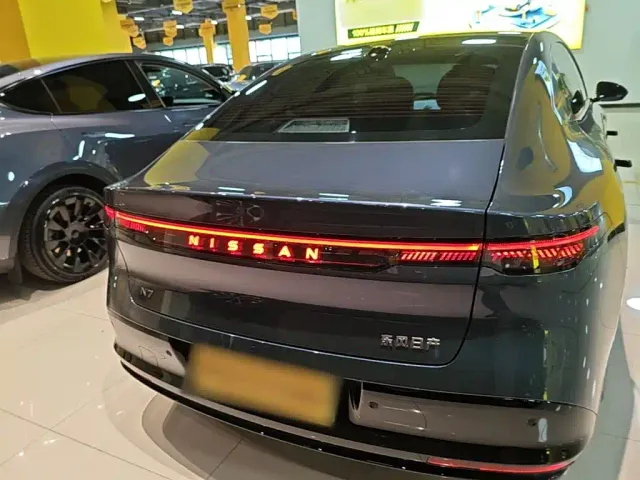 Nissan N7 — Фото автомобиля 5