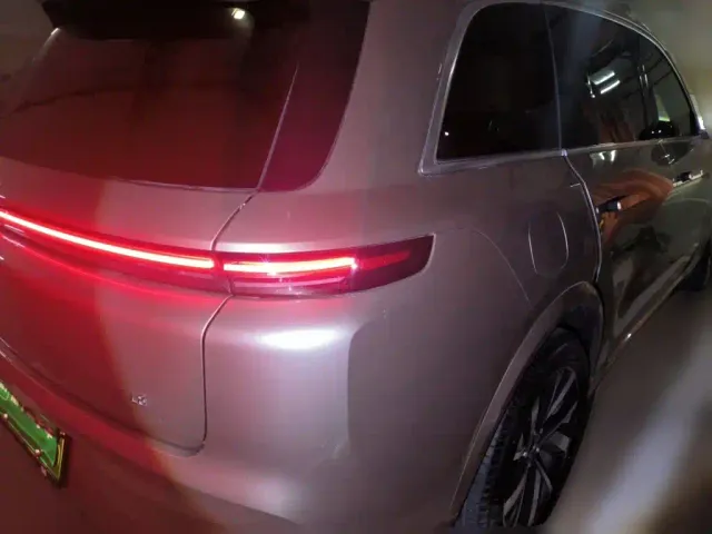 Li Auto L8 — Фото автомобиля 4