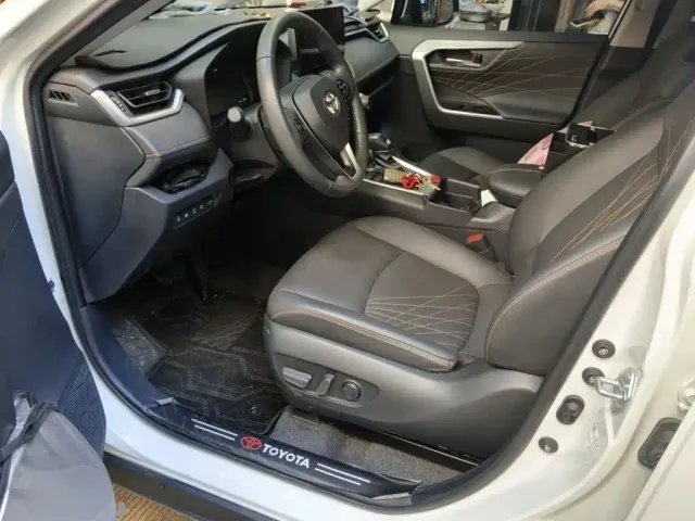 Toyota RAV4 — Фото автомобиля 13