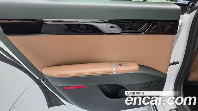 Hyundai Grandeur Grandeur (GN7) 2.5 Бензин 2WD — Фото автомобиля 24