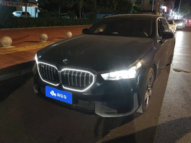 Фотография автомобиля — BMW 5 Series