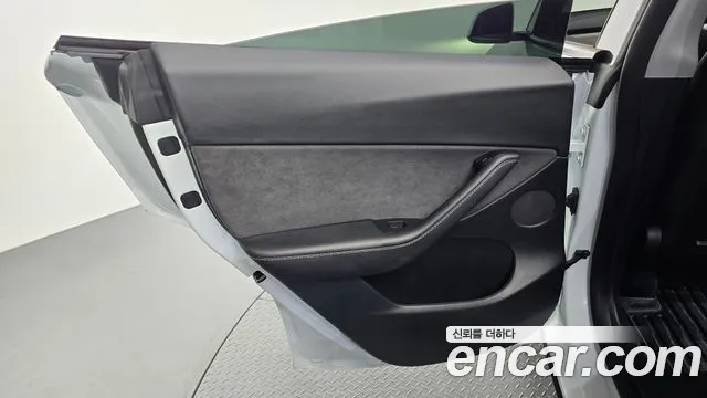 Tesla Model Y — Фото автомобиля 14