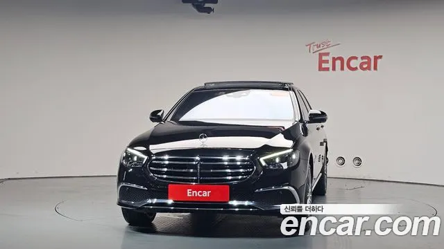 Mercedes-Benz E-Class — Фото автомобиля 3