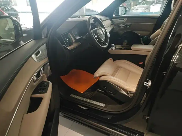 Volvo XC90 — Фото автомобиля 15
