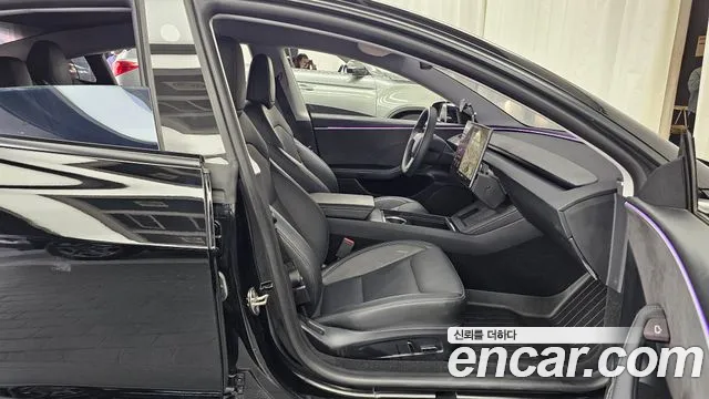 Tesla Model 3 — Фото автомобиля 16