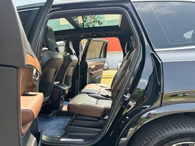 Volvo XC90 — Фото автомобиля 10