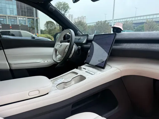 Nio ES7 — Фото автомобиля 10