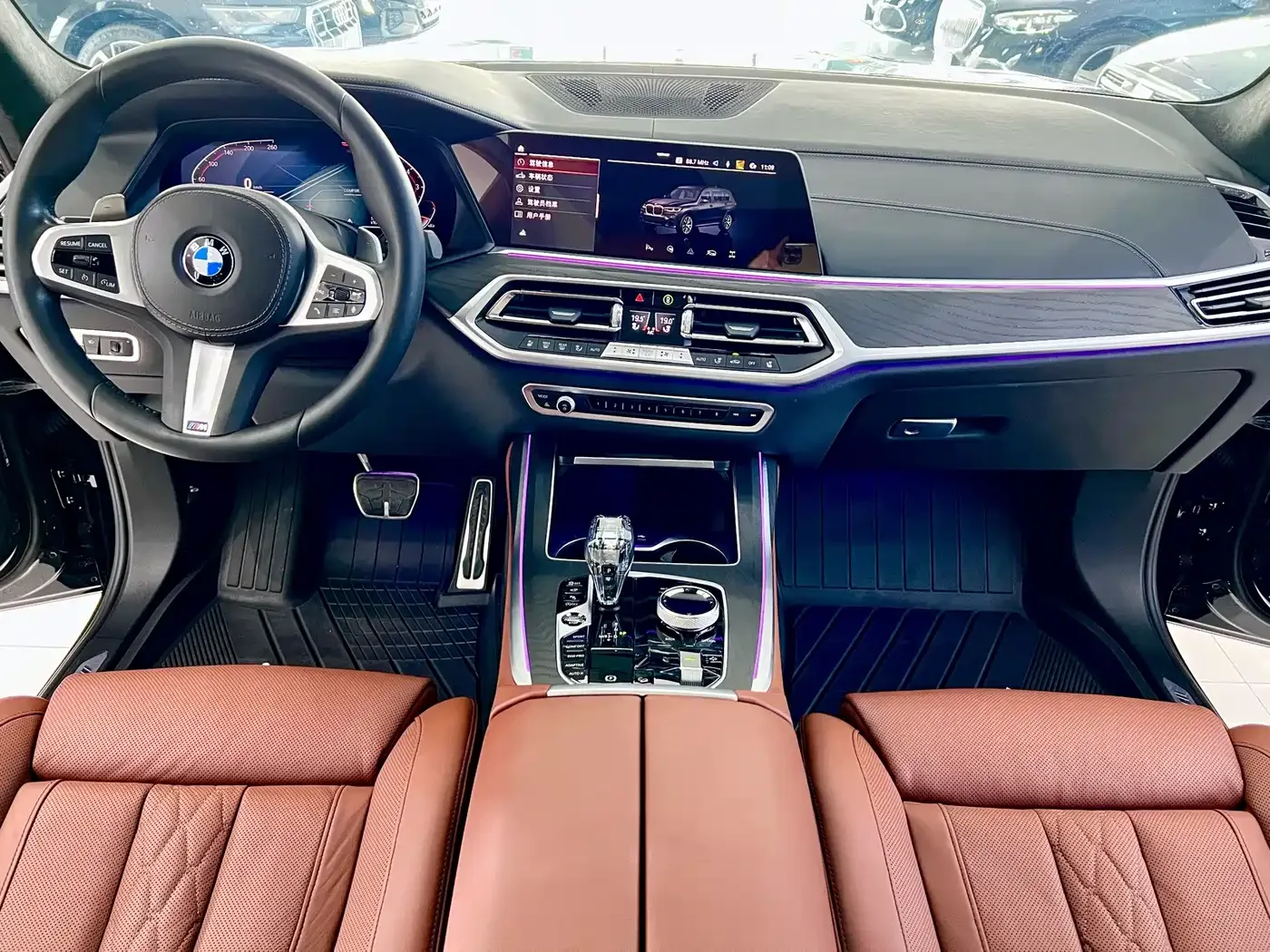 BMW BMW X7 2022 xDrive40i Exclusive M Sport Package — Фото автомобиля 9