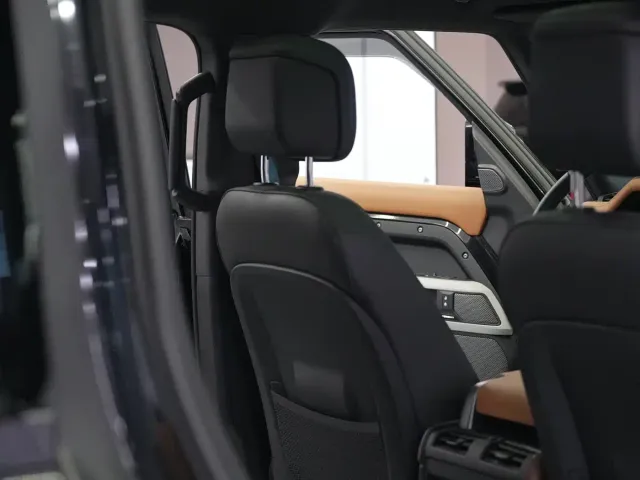 Land Rover Defender — Фото автомобиля 23