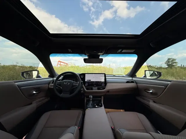 Lexus ES — Фото автомобиля 14