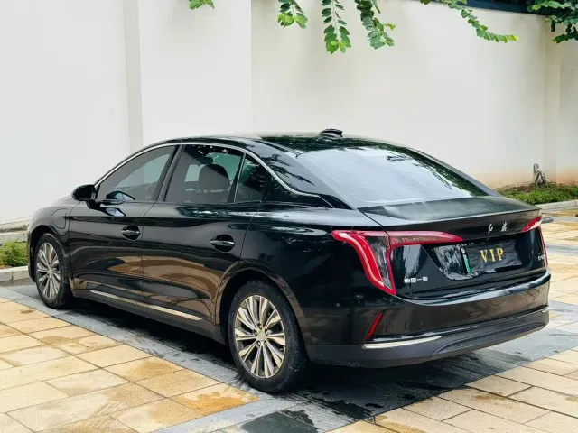 Hongqi E-QM5 — Фото автомобиля 7