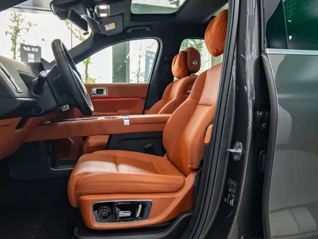 Li Auto L8 — Фото автомобиля 18
