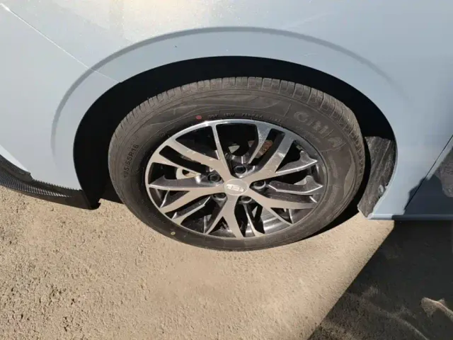 Geely Emgrand — Фото автомобиля 22