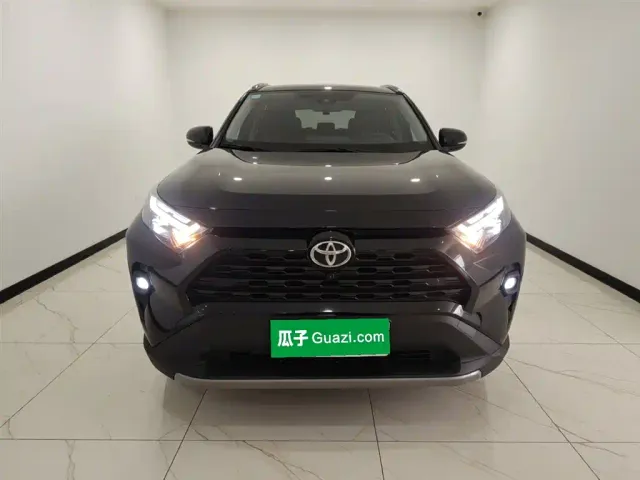 Toyota RAV4 — Фото автомобиля 2