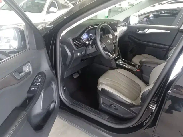 Ford Escape — Фото автомобиля 15