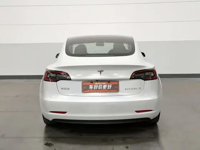 Tesla Model 3 — Фото автомобиля 4