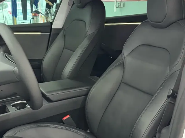 Tesla Model 3 — Фото автомобиля 6