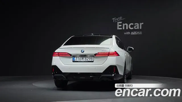 BMW 5-Series — Фото автомобиля 4