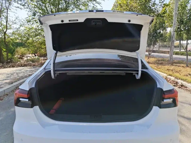 Roewe i6 MAX EV — Фото автомобиля 18