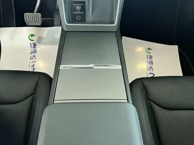Tesla Model Y — Фото автомобиля 11